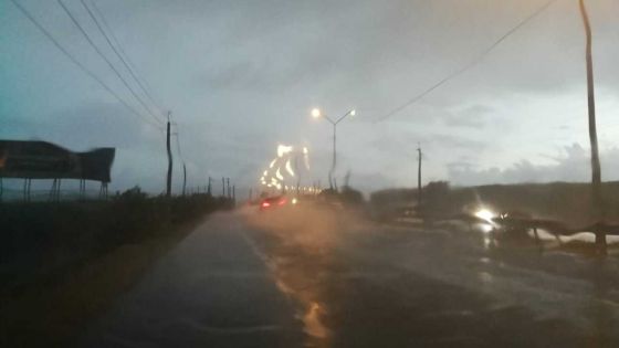 Météo : Des fortes pluies déjà au niveau de l’autoroute à Mapou