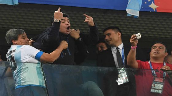 Mondial 2018 - Argentine-Nigeria: Maradona entre danse, doigts d'honneur et malaise