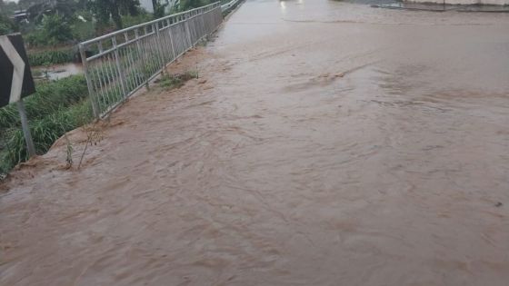 [Urgent] Avis de fortes pluies : quatre personnes piégées par la montée des eaux sauvées 