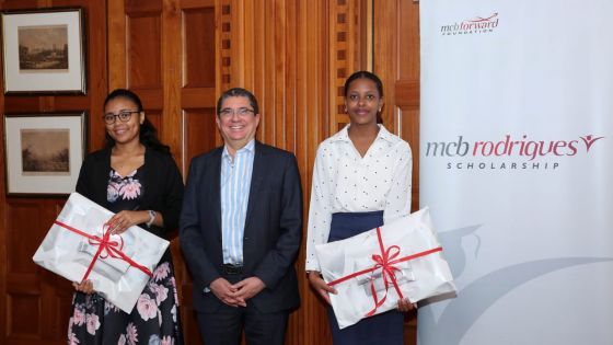 MCB Rodrigues Scholarship 2020 : Alia Lutricia Félicité et Marie Anaëlle Prudence récompensées