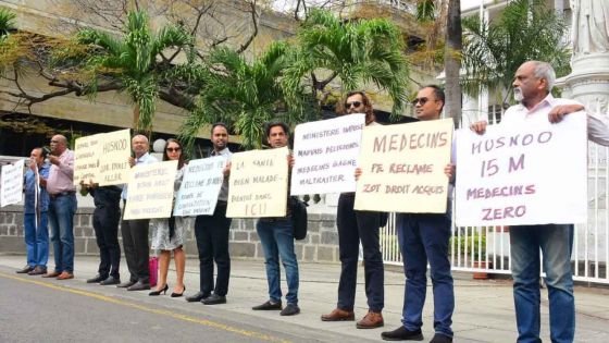 [En images] : manifestation des médecins généralistes devant l’hôtel du gouvernement