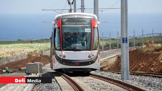 Collision entre un tram et une voiture à Rose-Hill : le conducteur en fuite