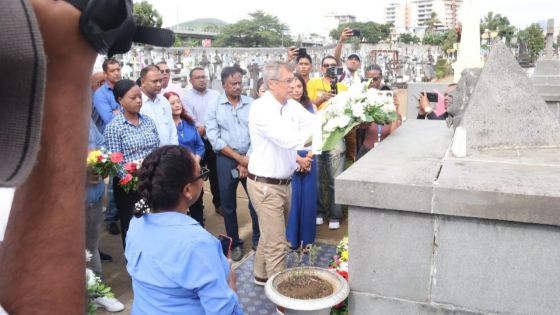 Au cimetière St-Jean : Xavier-Luc Duval refuse de commenter l’avenir politique du PMSD