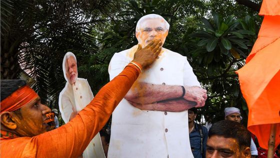  Législatives en Inde: le parti de Modi mène largement la course