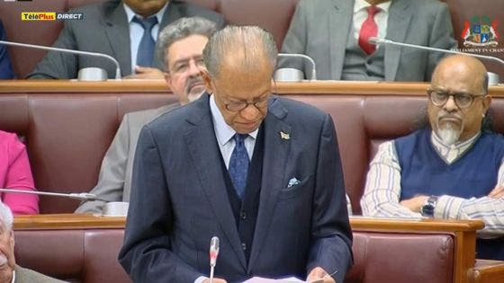 Révision salariale des conseillers ministériels : « une campagne de désinformation et d’insinuations », dit le PM