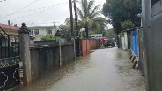 Averses : nouvelle montée des eaux à New Mosque Road, Chemin-Grenier