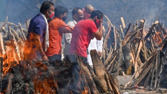 Inde : 3 645 décès du Covid-19 en 24 heures, nouveau triste record