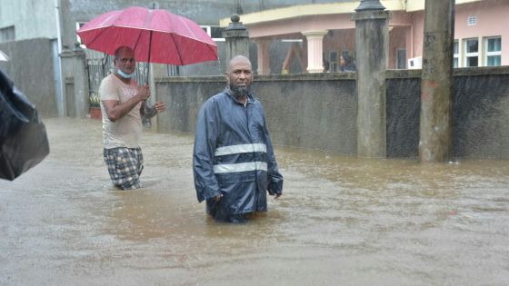 [Live] Montée des eaux à New Mosque Road, Chemin-Grenier : le point sur la situation 