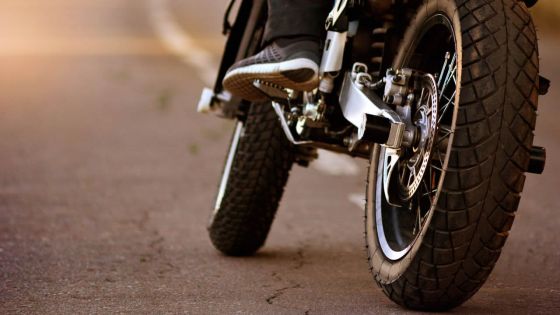 Soupçons de paris illégaux : un jeune motocycliste arrêté avec une importante somme d'argent