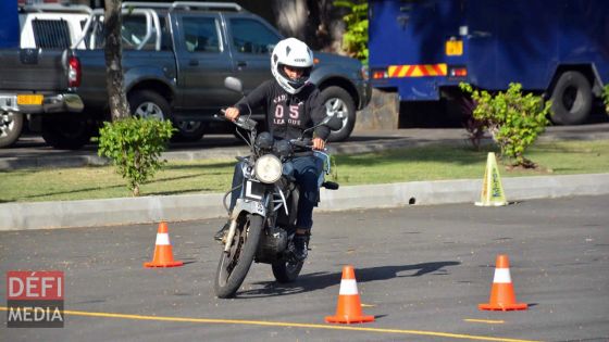 Moto-école : huit heures de formation sur la conduite professionnelle à partir de Rs 3000