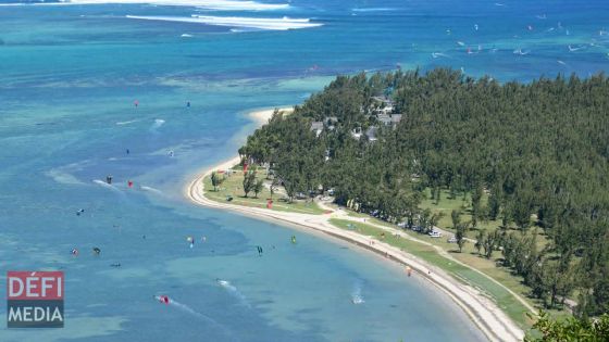 En difficulté au large du Morne : le MV Skylight ne présente aucun danger, selon les autorités