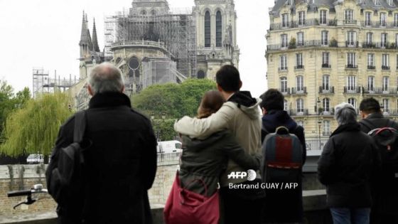 [En images] Le jour se lève sur Notre-Dame dévastée 