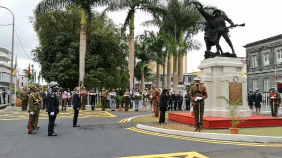 Journée de l’armistice : dépôt de gerbes au monument du soldat inconnu