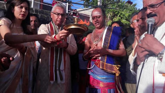 Chaar Pahrr Ki Puja : Pravind Jugnauth visite sept temples