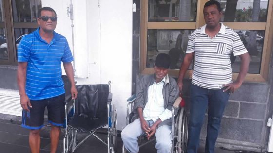 Solidarité : deux bénévoles viennent en aide à un invalide