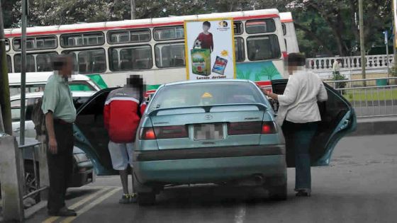 «Concurrence déloyale» : des taxis marrons opèrent à Forest-Side