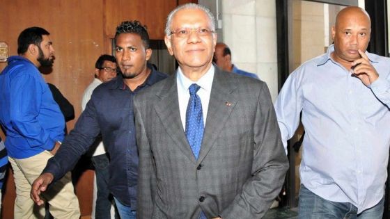 Affaire des coffres-forts : Ramgoolam plaide non coupable