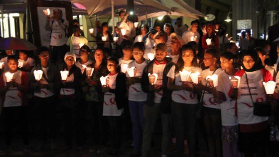 AIDS Candlelight Memorial - Alain Wong : «Grâce à PILS, moins de personnes meurent du sida»