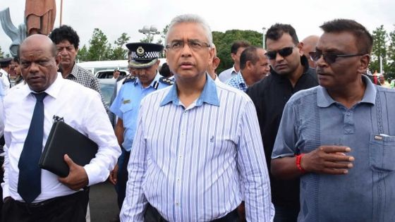 Grand-Bassin – Pravind Jugnauth : «Nou pa pe fer chemin ki avan inogure pe efondre kouma Ring Road» 