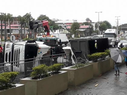 Caudan : un poids-lourd se renverse, l'aide-chauffeur tué