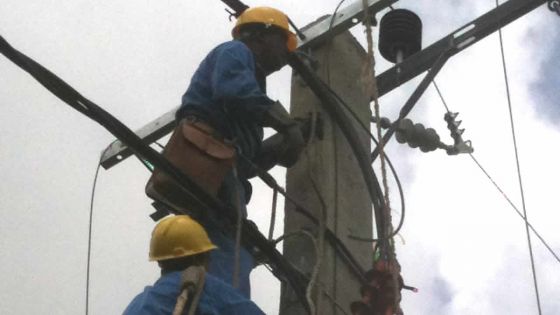 Coromandel : plusieurs abonnés privés d'électricité après qu'un pylône a pris feu
