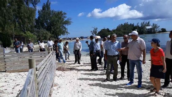 Grand-Baie : Mahen Jhugroo annonce qu’un passage vers la plage sera désobstrué