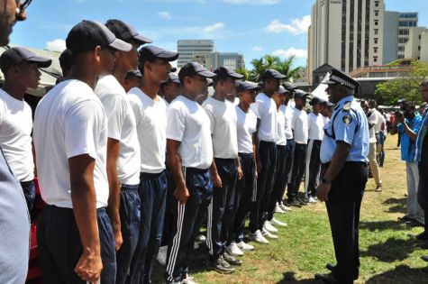 Au coeur de l'info : les policiers sont-ils mal lotis ?