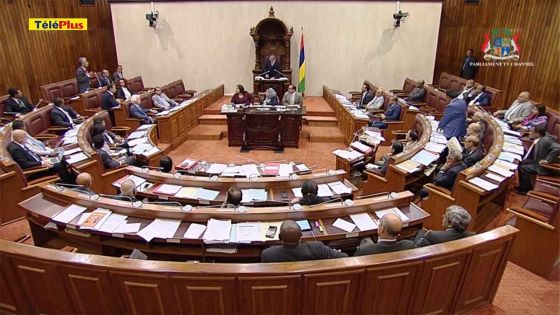 Parlement : walk-out de l'opposition après une motion de Ravi Rutnah contre Shakeel Mohamed