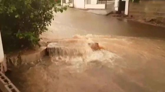 Coromandel : L'eau envahit les rues et les maisons