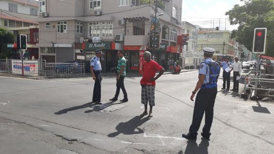 Accident fatal entre un bus et un 4x4 à Port-Louis : les conducteurs participent à une reconstitution des faits