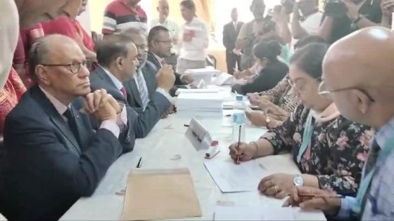 Nomination Day (n°5) : Navin Ramgoolam et ses deux colistiers déposent leur candidature