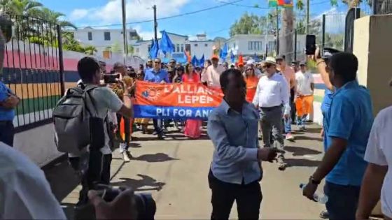 Nomination Day : arrivée des candidats de l’Alliance Lepep au n°4 (Port-Louis Nord/Montagne-longue)
