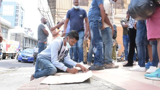 [En images] Pad Co Ltd : rassemblement des ex-employés devant les locaux du ministère du Travail