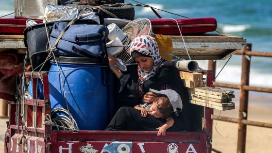 Le monde nous regarde nous faire massacrer :  les Palestiniens fuient l'assaut israélien sur Gaza-ville