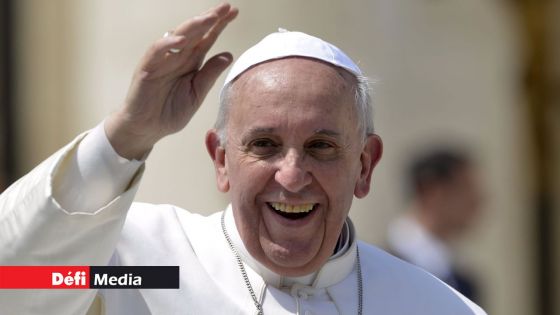 Le pape François quitte l'hôpital après son opération