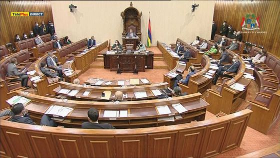 Parlement : Joanna Bérenger et Bhagwan suspendus pour 3 et 5 séances respectivement