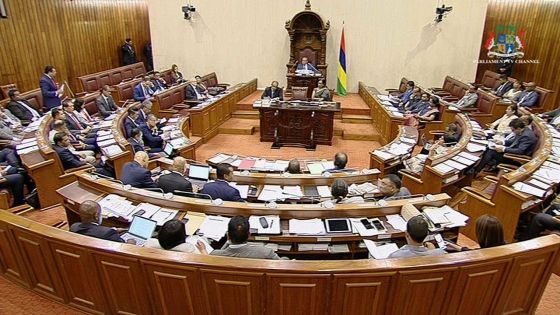 Les travaux parlementaires ajournés au 14 février : l’opposition monte au créneau