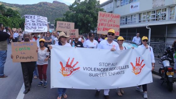 [Images]  Manifestation de l’ONG PédoStop dans les rues de la capitale
