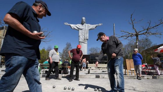 France: grogne chez les joueurs de pétanque, interdits de « blue jeans » en compétition