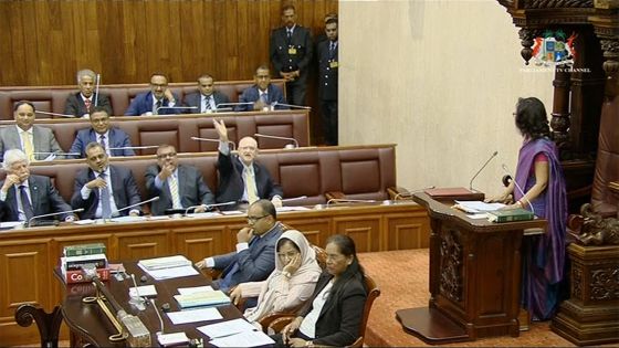 Parlement : le ton monte après une question de Bhagwan