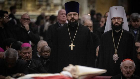 Le pape François préside les obsèques de son prédécesseur Benoît XVI