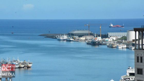 Au large de Port-Louis : chute d’un conteneur chargé de bonbonnes de gaz vides