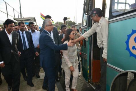 Réduit : Pravind Jugnauth inaugure une gare de bus 