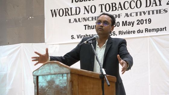 «Ne fumez pas si vous aimez le sexe», déclare Ravi Rutnah à des élèves du Simadree Virahsawmy SSS