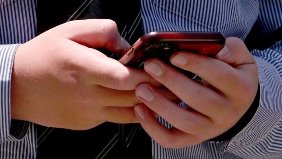 Nouvelle-Zélande : le Premier ministre veut interdire les réseaux sociaux aux moins de 16 ans