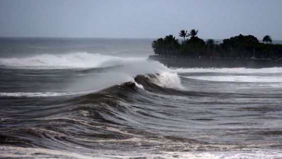 L'œil du cyclone Belal fond sur La Réunion, en alerte maximale