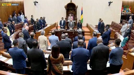 Décès du pape François : une minute de silence observée à l’Assemblée nationale