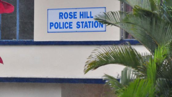 Rose-Hill : une fillette de 20 mois tuée, percutée par la voiture de son père qui faisait marche arrière 