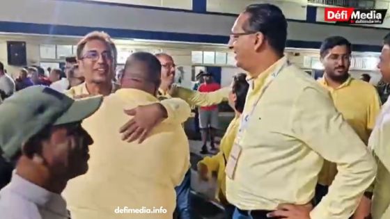 Municipales 2025 : Résultats en direct – Ward 3 Vacoas/Phoenix : Roshi Bhadain félicite Ashwin Dookun