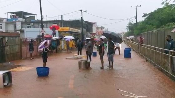 Pluies torrentielles : grogne des habitants de Montée S., Richelieu, qui ont obstrué la route